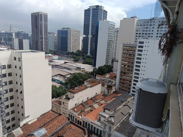 Sala à venda ou para alugar, no bairro Centro em Rio de Janeiro