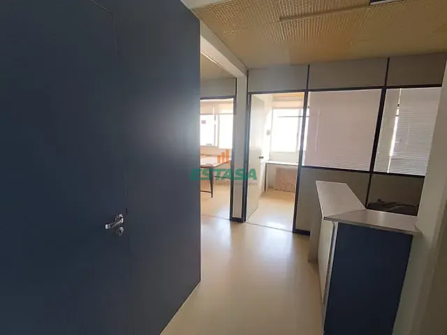 Sala à venda ou para alugar, no bairro Centro em Rio de Janeiro