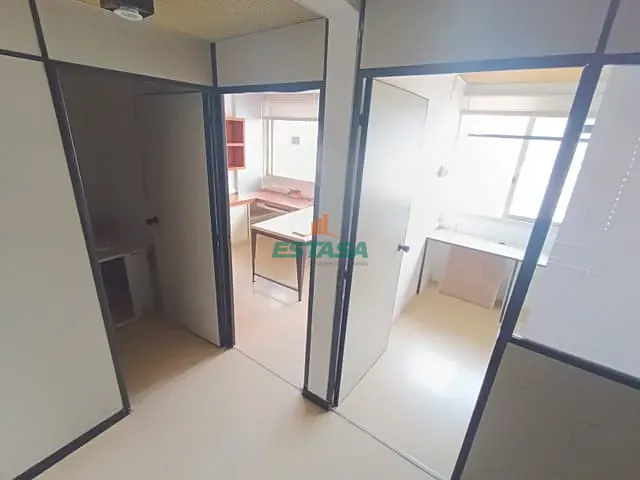 Sala à venda ou para alugar, no bairro Centro em Rio de Janeiro