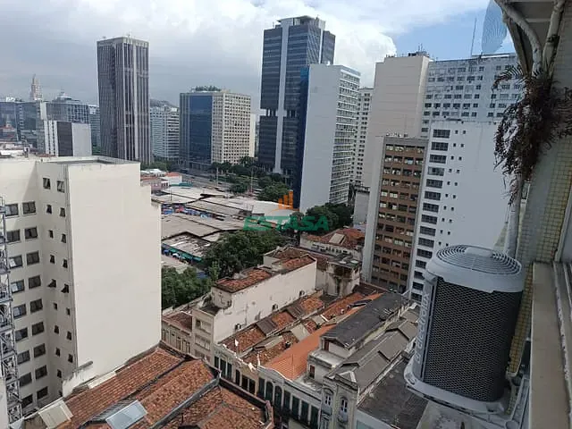 Sala à venda ou para alugar, no bairro Centro em Rio de Janeiro