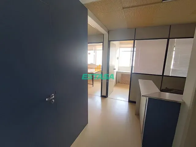 Sala à venda ou para alugar, no bairro Centro em Rio de Janeiro