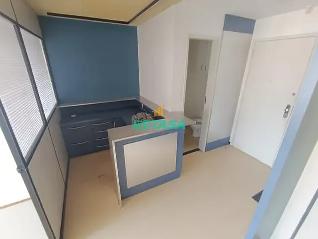 Sala à venda ou para alugar, no bairro Centro em Rio de Janeiro