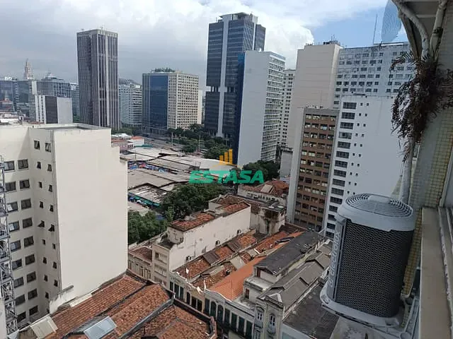 Sala à venda ou para alugar, no bairro Centro em Rio de Janeiro