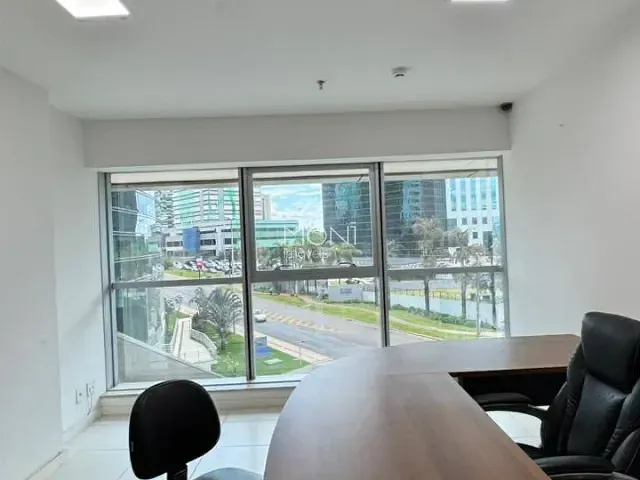Sala à venda, no bairro Asa Norte em Brasília