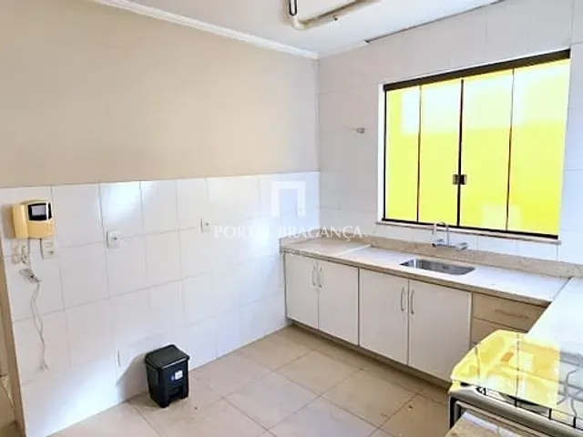 Sala para alugar, no bairro Centro em Bragança Paulista
