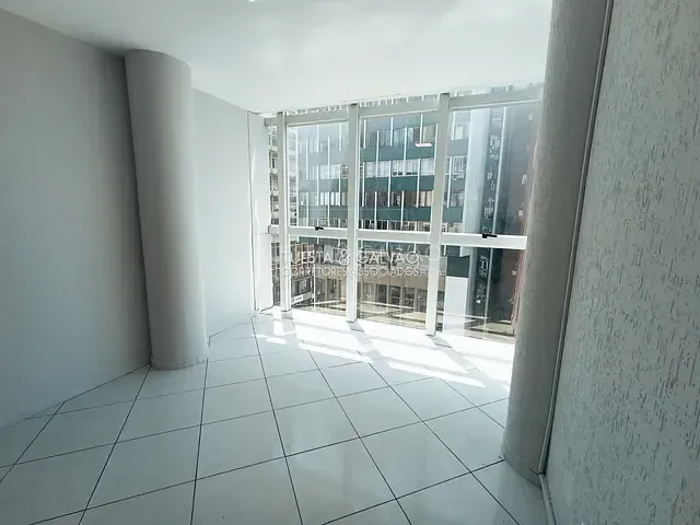 Conjunto comercial com 65m², para alugar, no bairro Centro em Curitiba