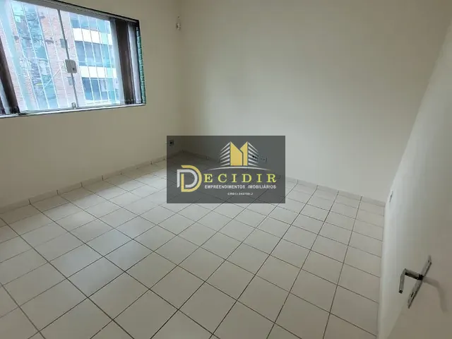 Sala com 65m², para alugar, no bairro Vila Regente Feijó em São Paulo