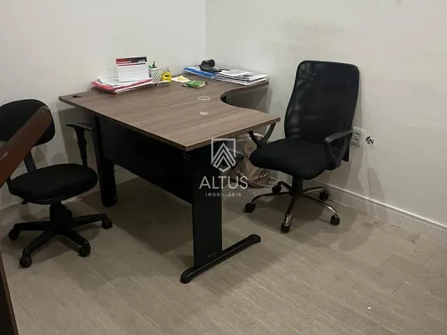 Sala à venda, no bairro Caminho das Árvores em Salvador