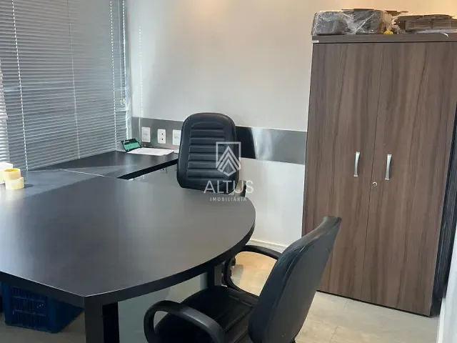 Sala à venda, no bairro Caminho das Árvores em Salvador