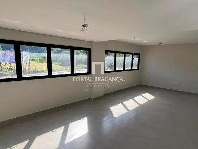 Sala à venda, no bairro Jardim do Lago em Bragança Paulista