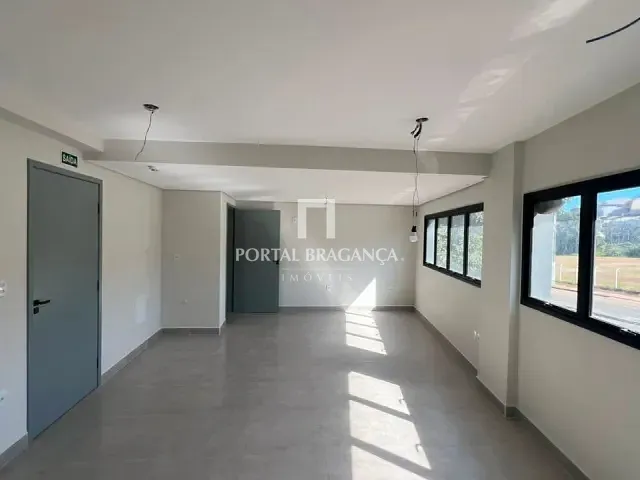 Sala à venda, no bairro Jardim do Lago em Bragança Paulista