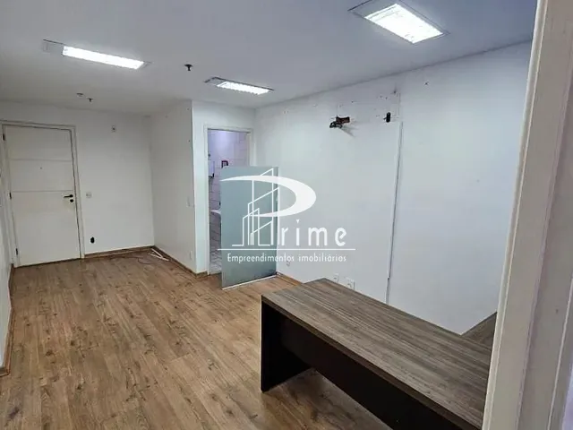 Sala à venda, no bairro Centro em Niterói