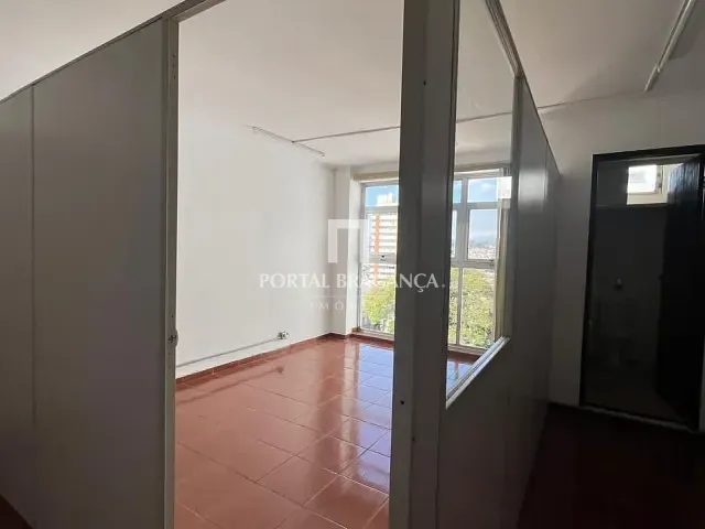 Sala para alugar, no bairro Centro em Bragança Paulista