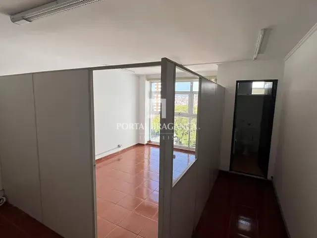 Sala para alugar, no bairro Centro em Bragança Paulista