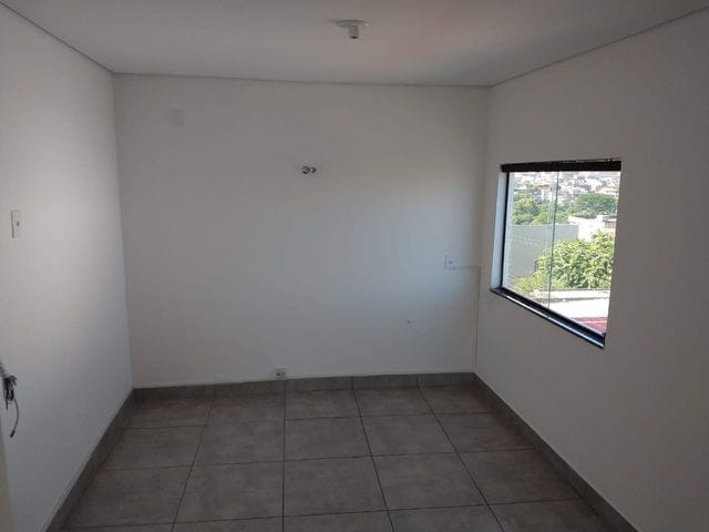 Foto do Sala - Sala comercial  na Avenida Waldomiro Lobo, bairro Guarani, no melhor ponto comercial, entre os bancos e supermercados! | REALLE SOLUÇÕES IMOBILIÁRIAS INTEGRADAS