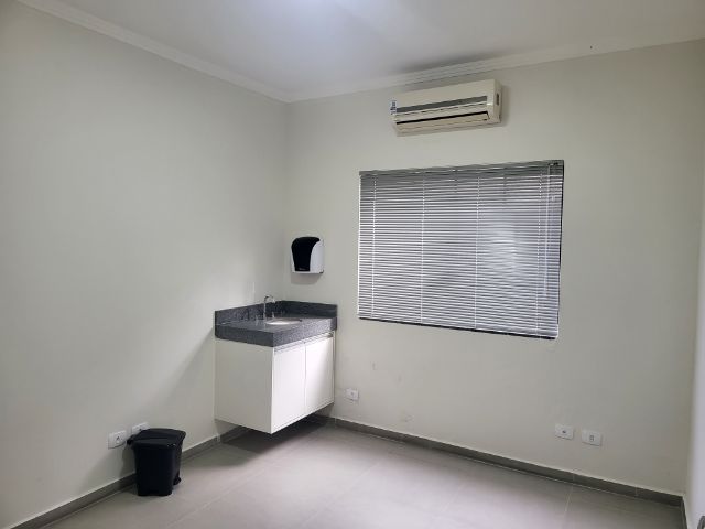 Sala com 33m², para alugar, no bairro Vila São José em Taubaté