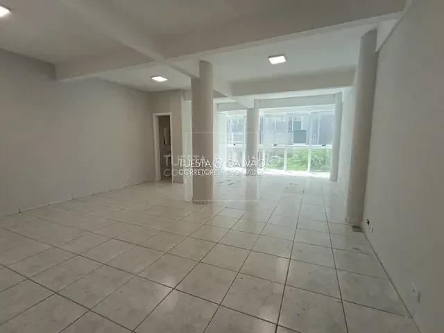 Conjunto comercial com 65m², para alugar, no bairro Centro em Curitiba