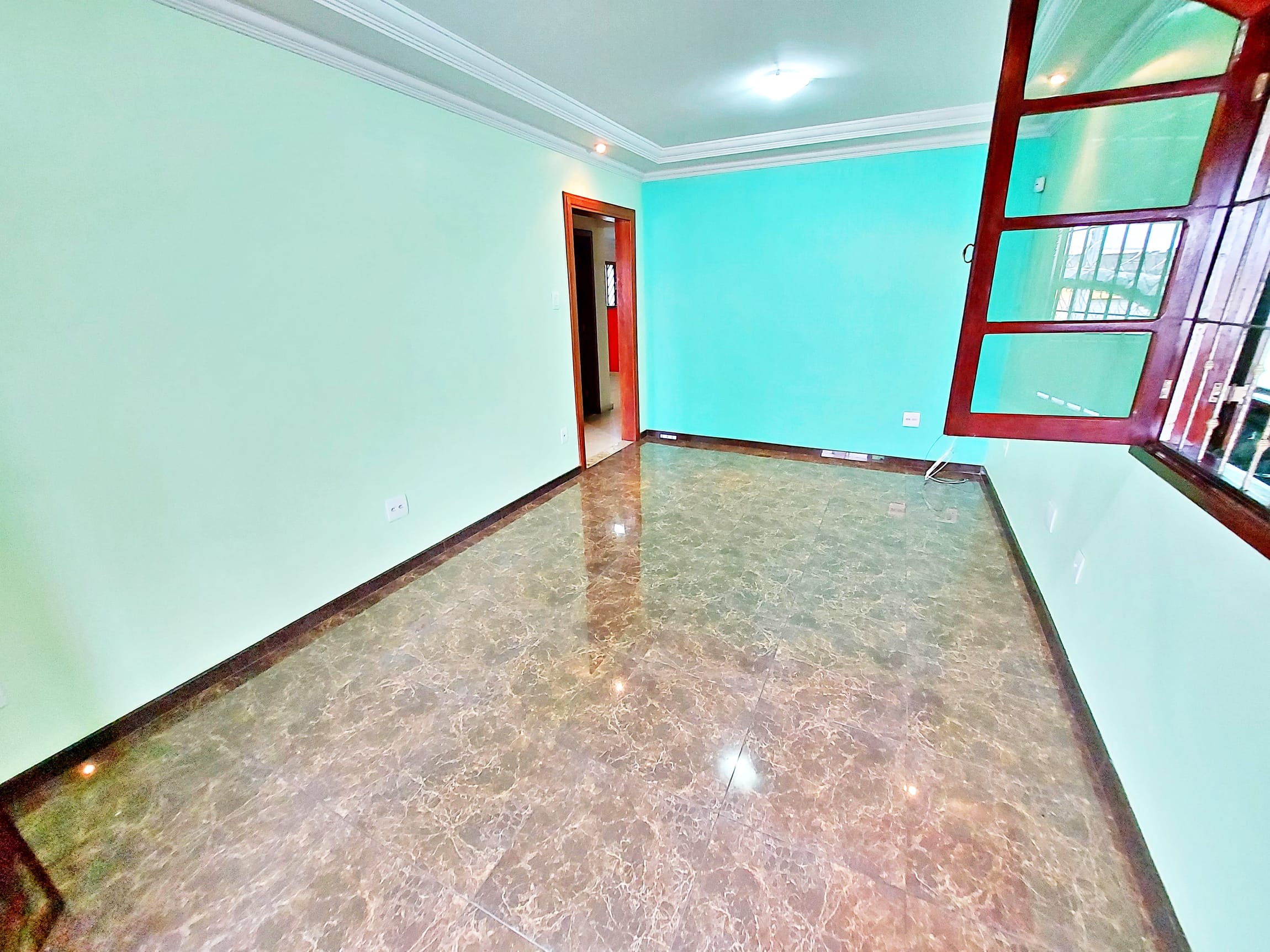 Casa para alugar com 3 quartos, suíte e 4 vagas no Bairro Eldorado em Contagem/MG
