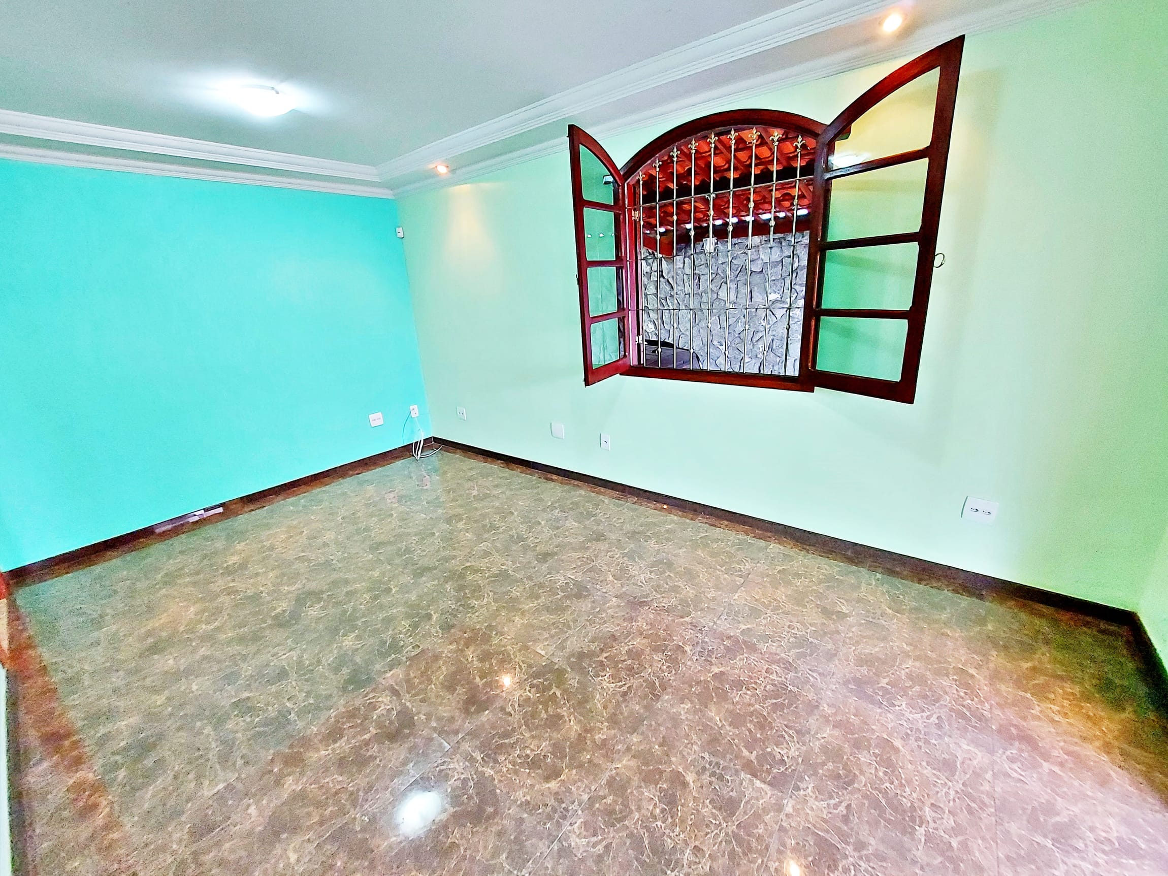 Casa para alugar com 3 quartos, suíte e 4 vagas no Bairro Eldorado em Contagem/MG