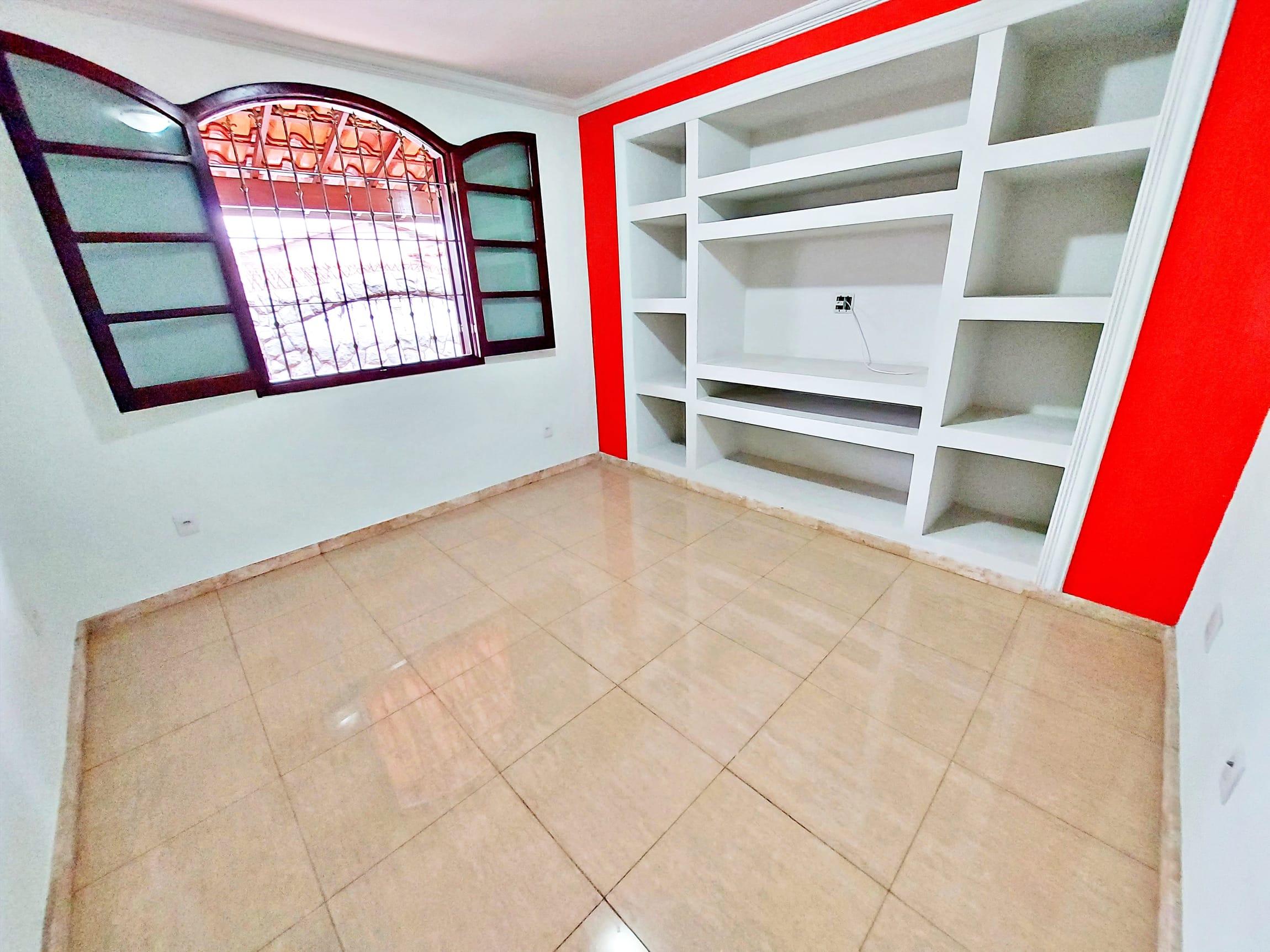 Casa para alugar com 3 quartos, suíte e 4 vagas no Bairro Eldorado em Contagem/MG