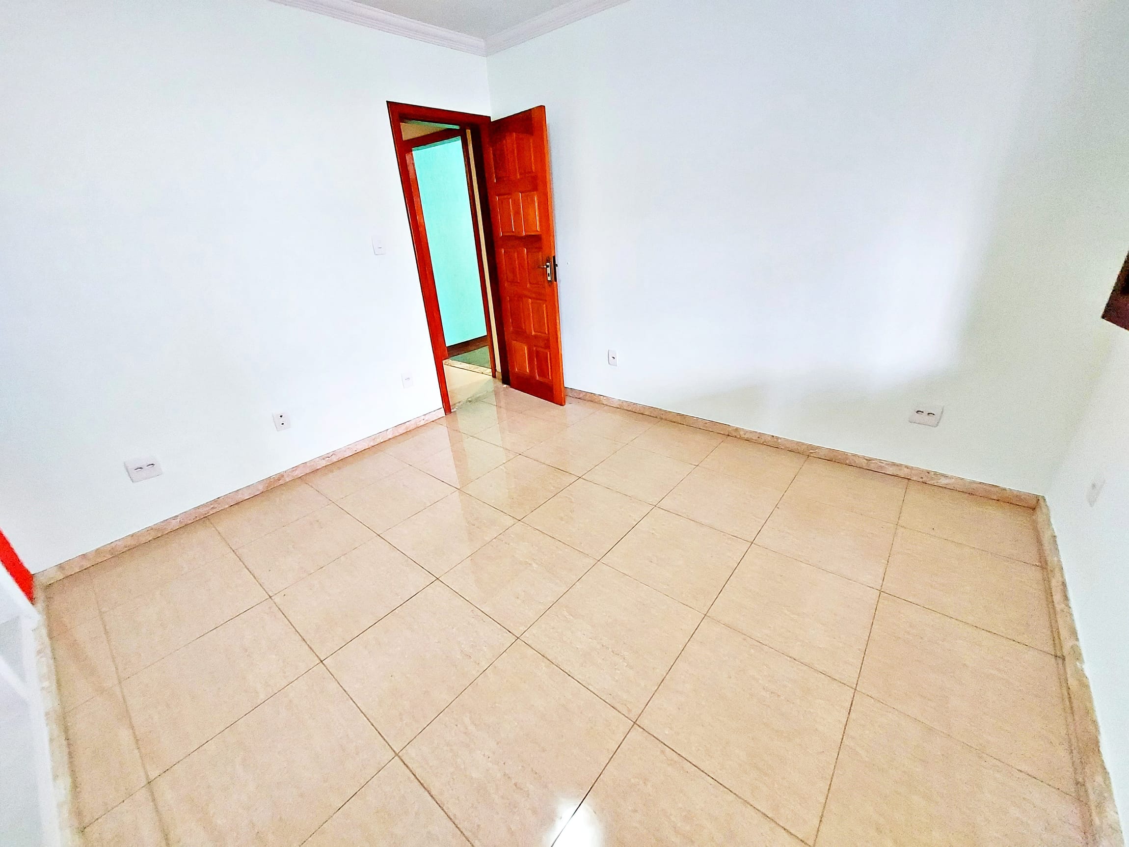 Casa para alugar com 3 quartos, suíte e 4 vagas no Bairro Eldorado em Contagem/MG