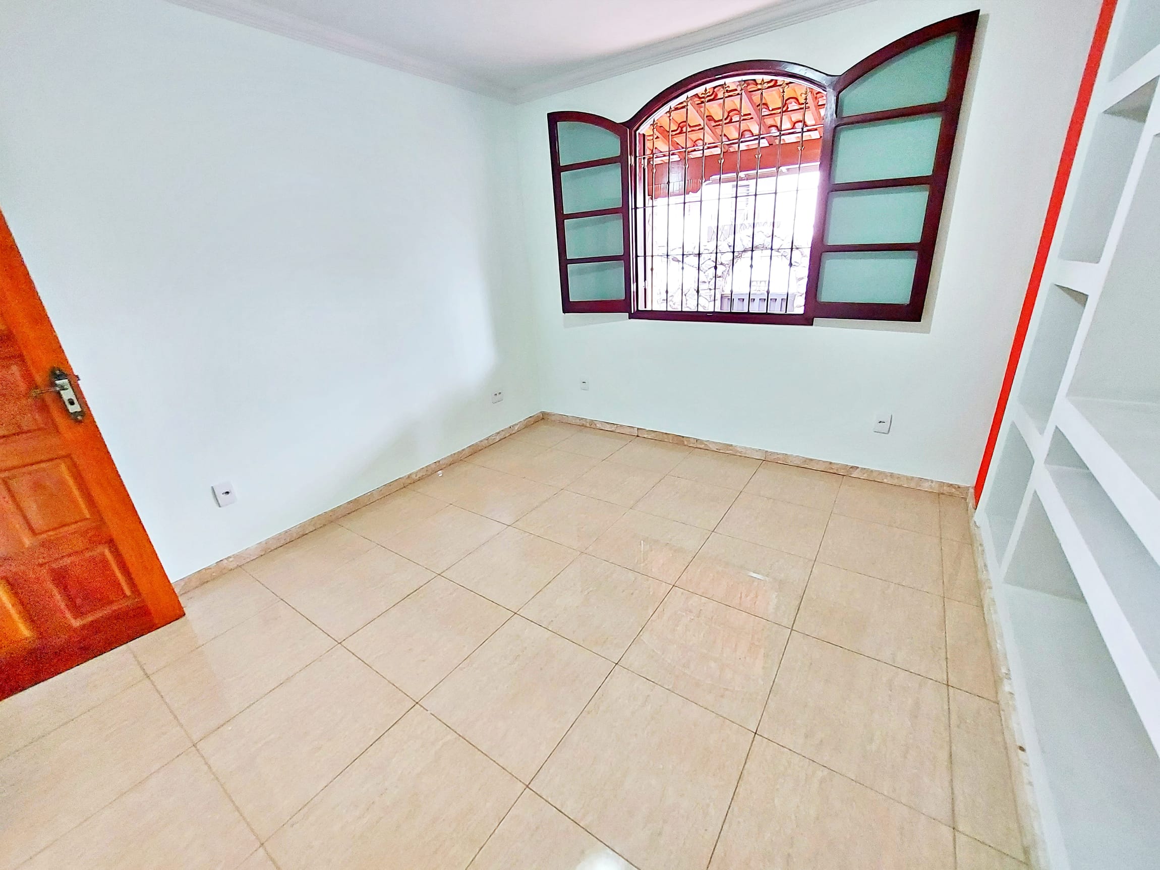 Casa para alugar com 3 quartos, suíte e 4 vagas no Bairro Eldorado em Contagem/MG
