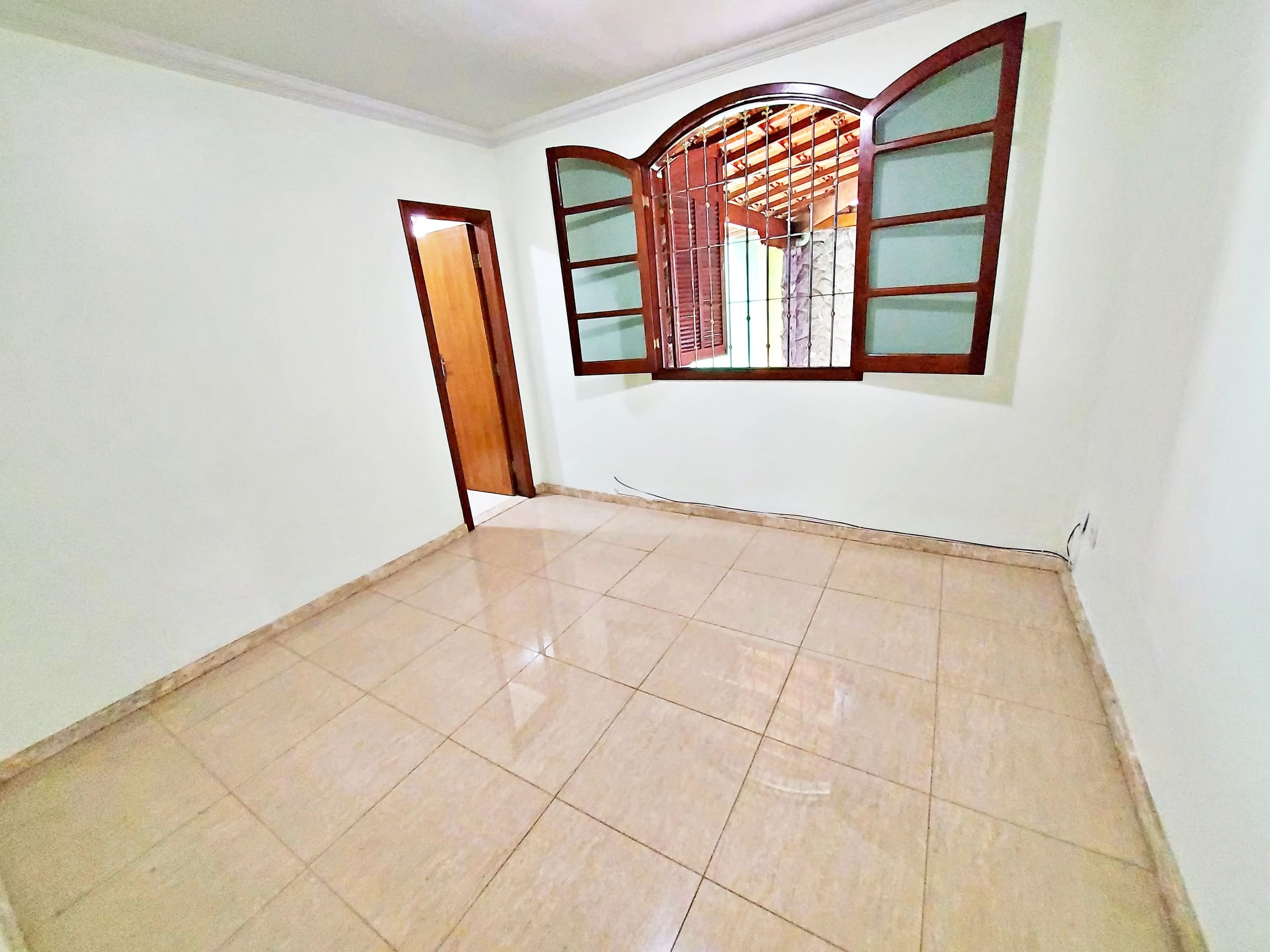 Casa para alugar com 3 quartos, suíte e 4 vagas no Bairro Eldorado em Contagem/MG