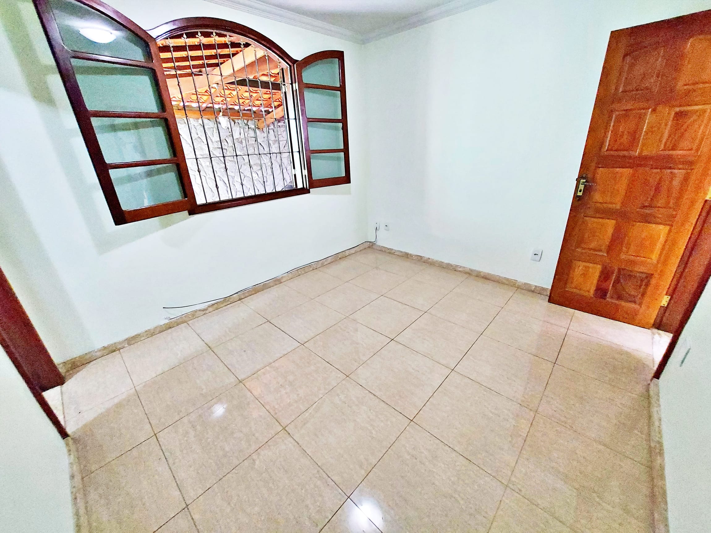 Casa para alugar com 3 quartos, suíte e 4 vagas no Bairro Eldorado em Contagem/MG