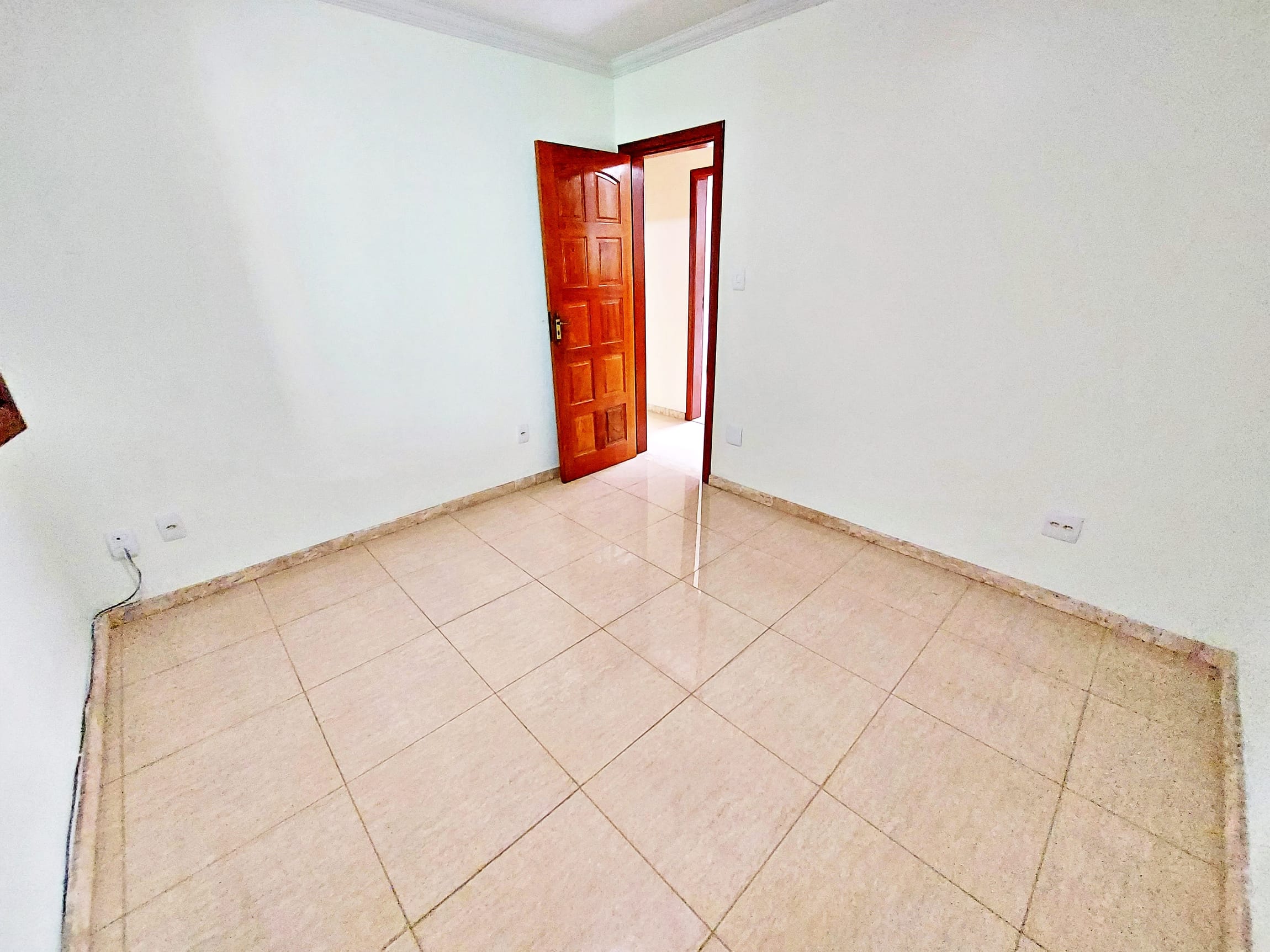 Casa para alugar com 3 quartos, suíte e 4 vagas no Bairro Eldorado em Contagem/MG