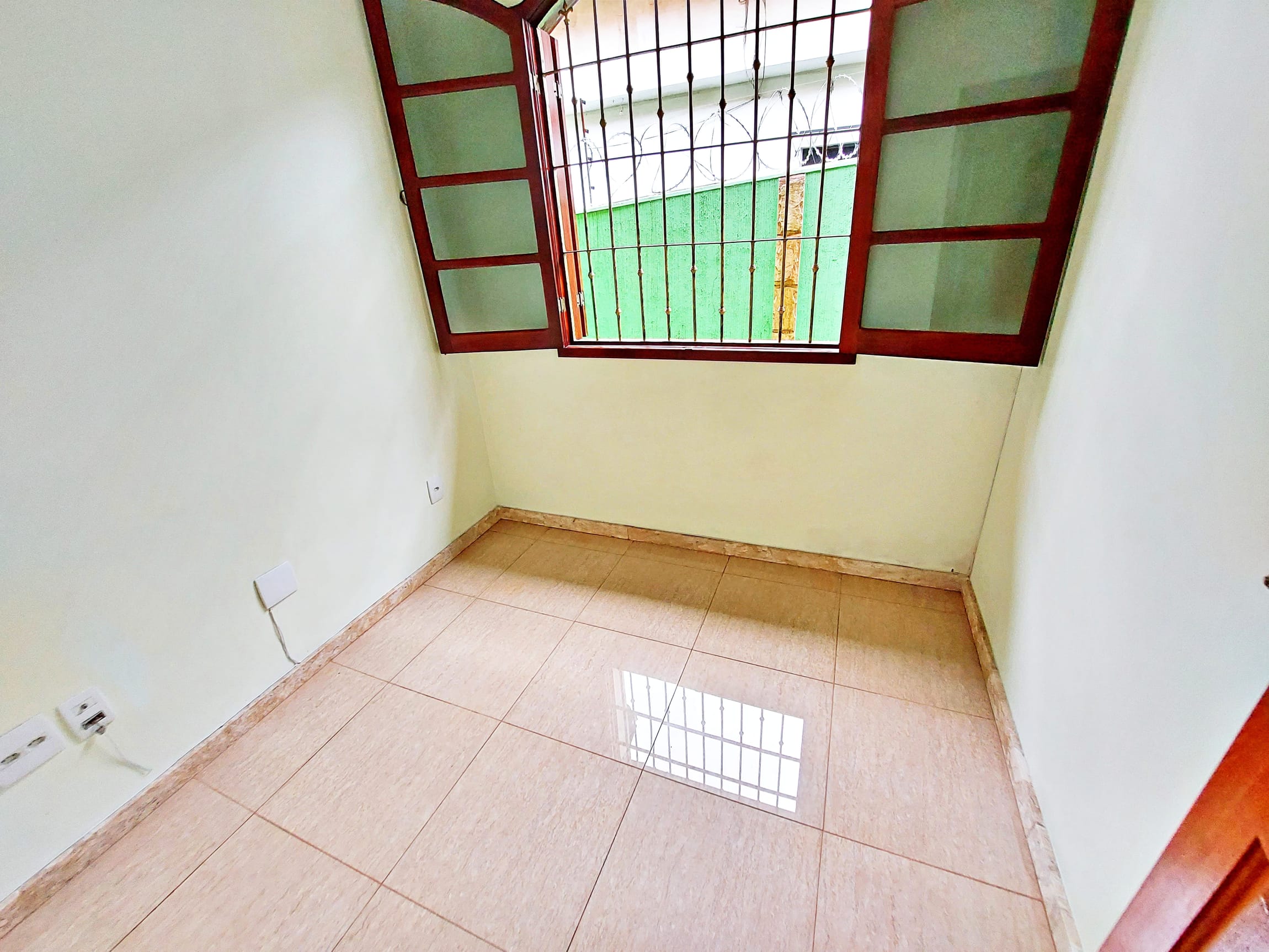 Casa para alugar com 3 quartos, suíte e 4 vagas no Bairro Eldorado em Contagem/MG