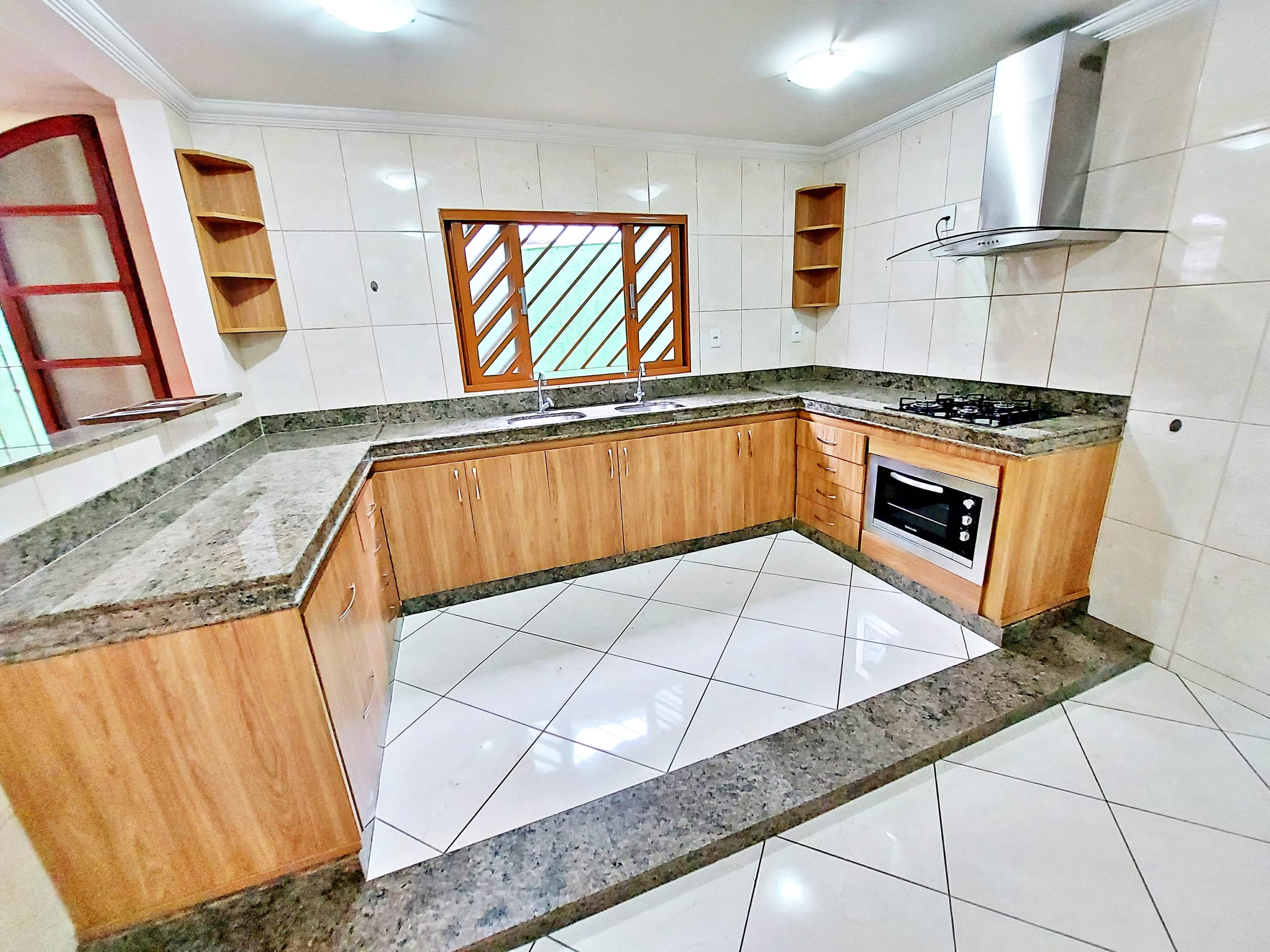 Casa para alugar com 3 quartos, suíte e 4 vagas no Bairro Eldorado em Contagem/MG