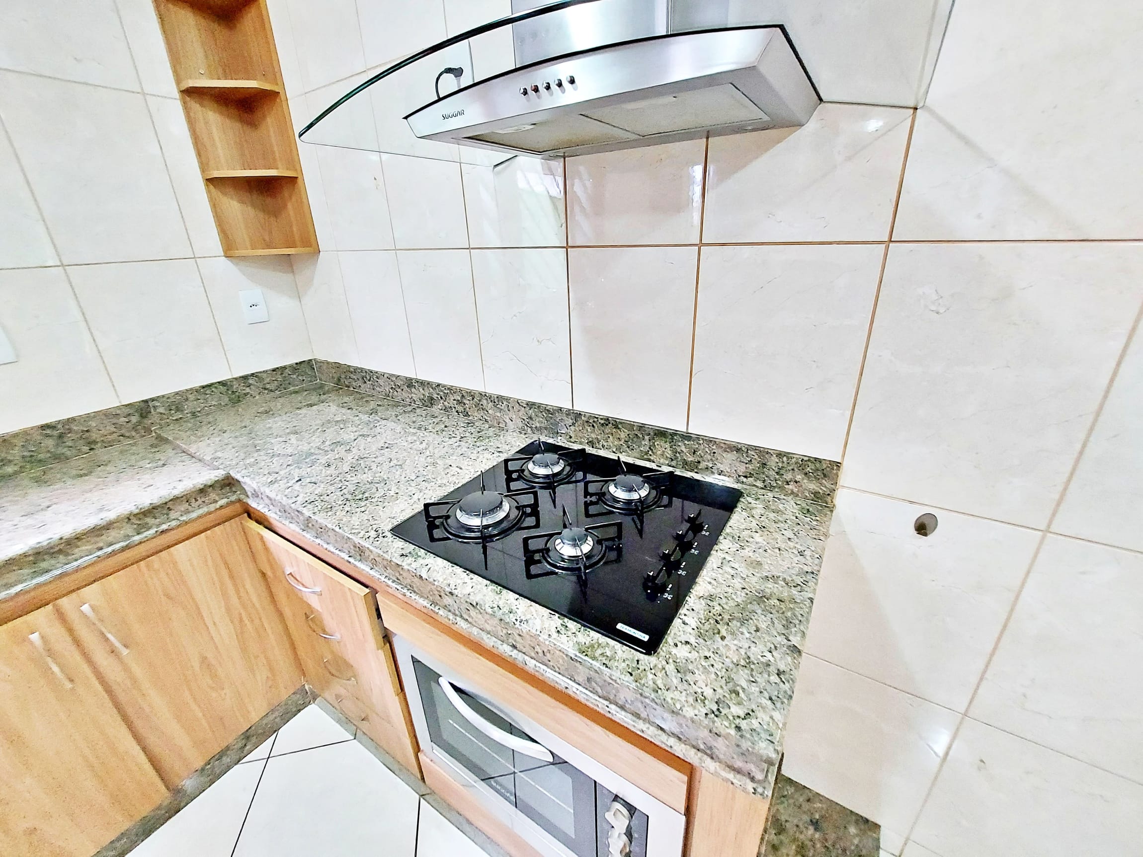 Casa para alugar com 3 quartos, suíte e 4 vagas no Bairro Eldorado em Contagem/MG