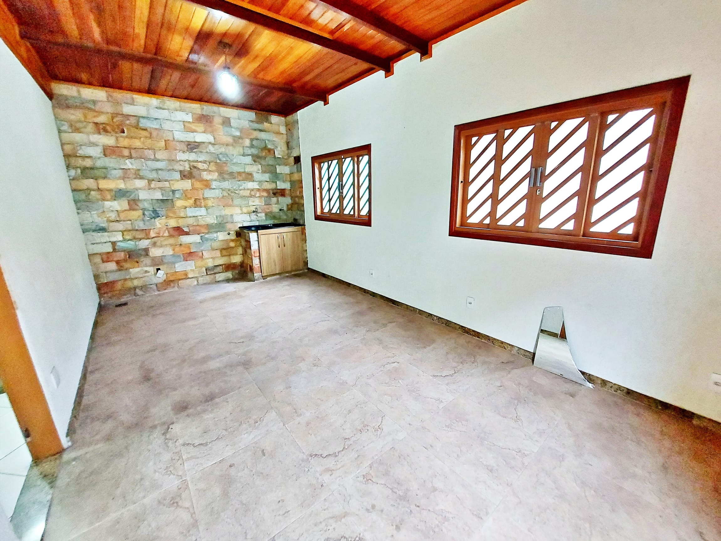 Casa para alugar com 3 quartos, suíte e 4 vagas no Bairro Eldorado em Contagem/MG