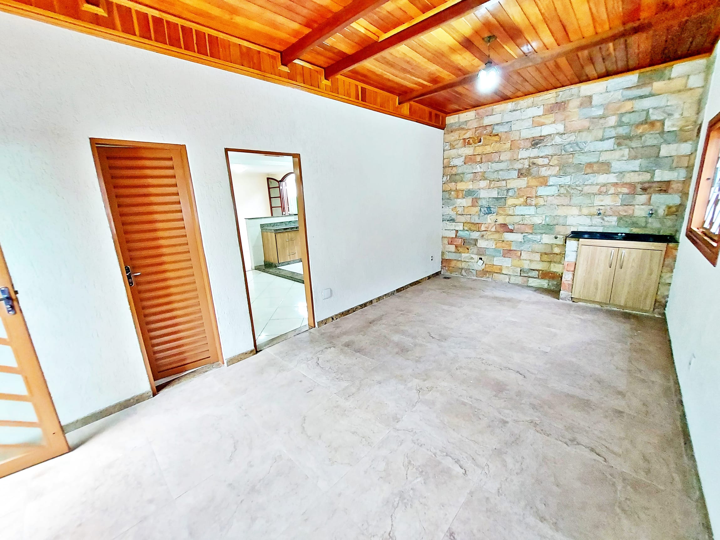 Casa para alugar com 3 quartos, suíte e 4 vagas no Bairro Eldorado em Contagem/MG