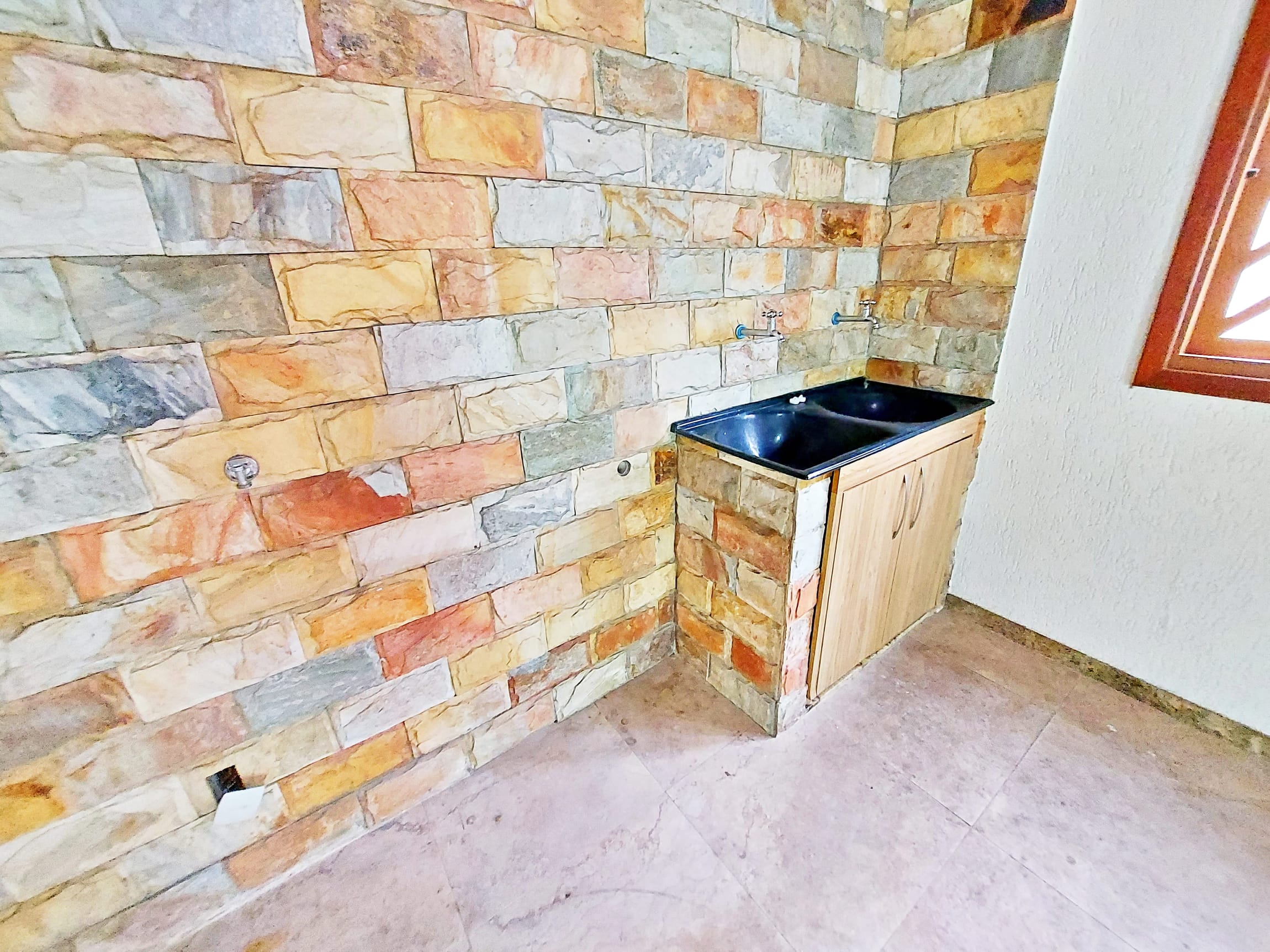 Casa para alugar com 3 quartos, suíte e 4 vagas no Bairro Eldorado em Contagem/MG