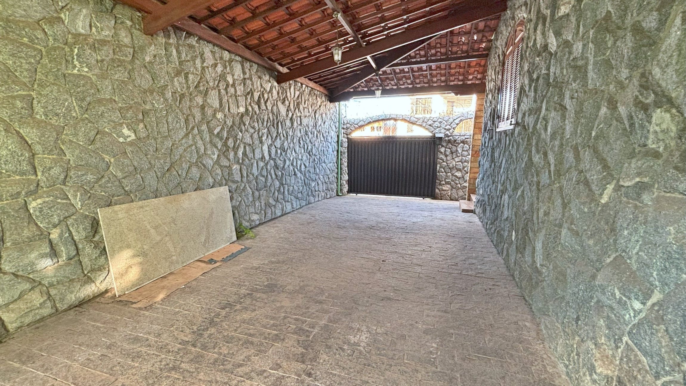 Casa para alugar com 3 quartos, suíte e 4 vagas no Bairro Eldorado em Contagem/MG