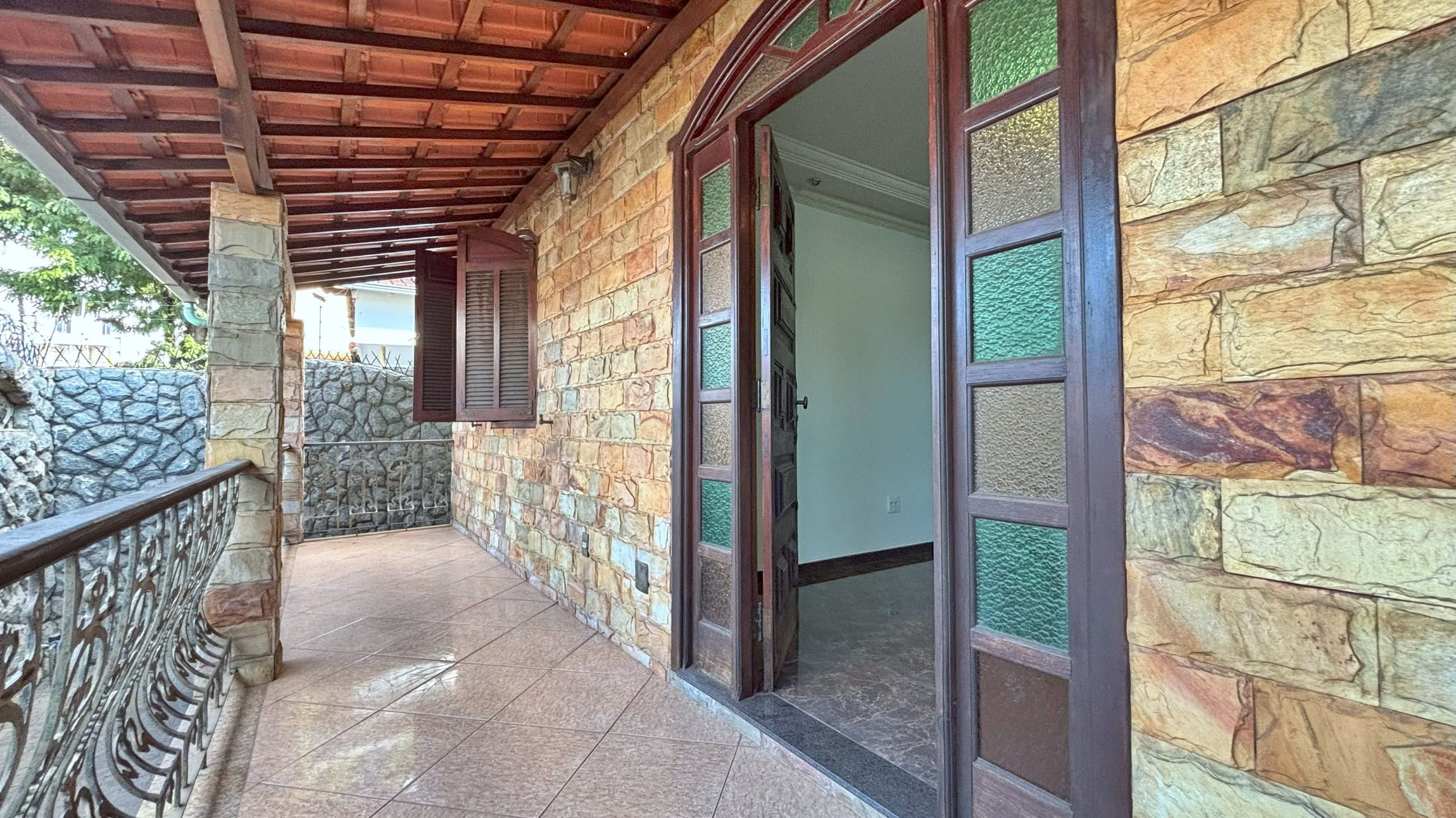 Casa para alugar com 3 quartos, suíte e 4 vagas no Bairro Eldorado em Contagem/MG