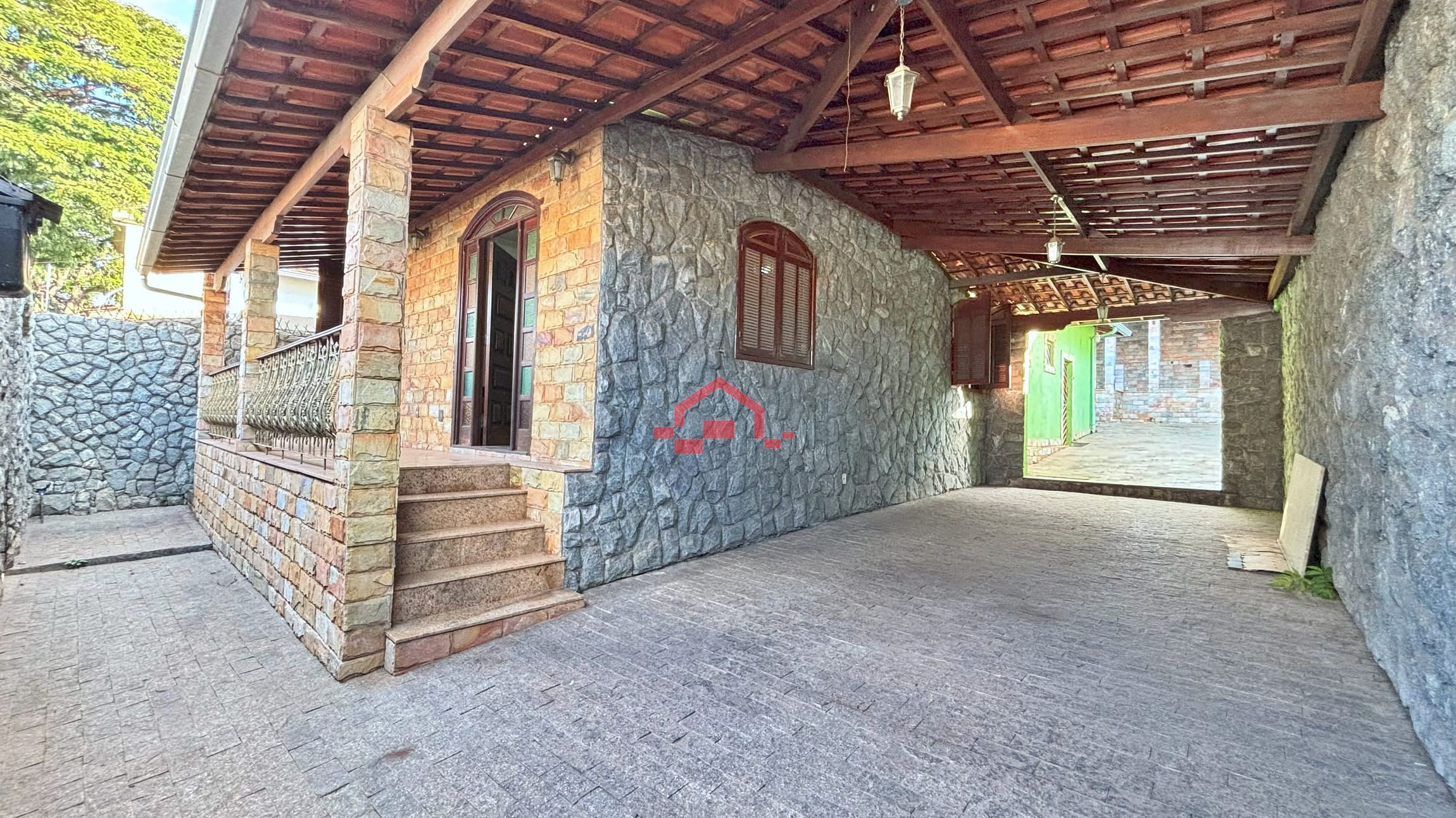 Casa para alugar com 3 quartos, 200m² - Foto 2