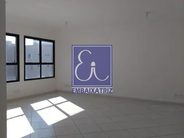 Sala à venda ou para alugar, no bairro Centro em São José dos Campos