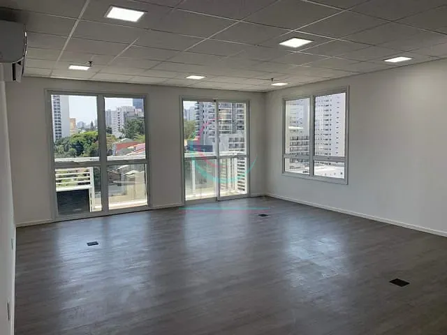 Sala à venda, no bairro Pinheiros em São Paulo