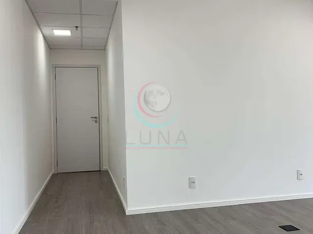 Sala à venda, no bairro Pinheiros em São Paulo