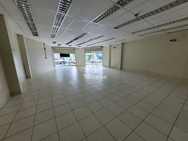 Loja com 150m², para alugar, no bairro Centro em Blumenau