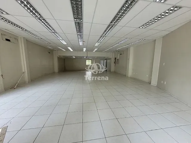 Loja com 150m², para alugar, no bairro Centro em Blumenau
