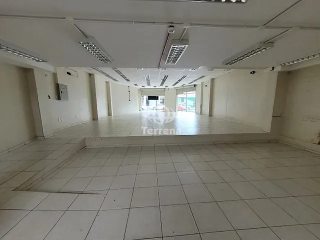 Loja com 150m², para alugar, no bairro Centro em Blumenau
