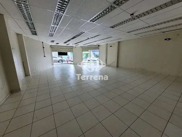 Loja com 150m², para alugar, no bairro Centro em Blumenau