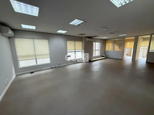 Sala à venda ou para alugar, no bairro Gleba Fazenda Palhano em Londrina