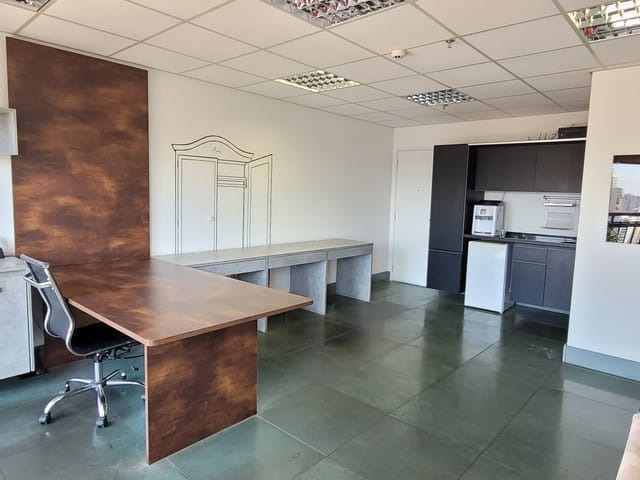 Sala à venda, no bairro Vila Mariana em São Paulo
