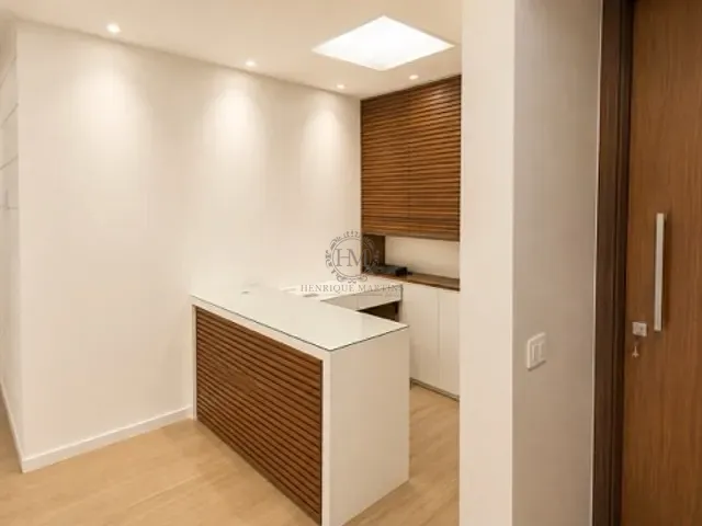 Sala para alugar, no bairro Leblon em Rio de Janeiro