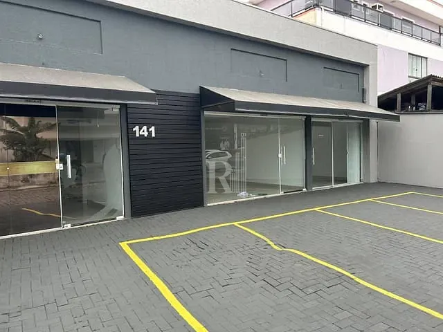 Sala com 138m², à venda ou para alugar, no bairro Centro em Tijucas
