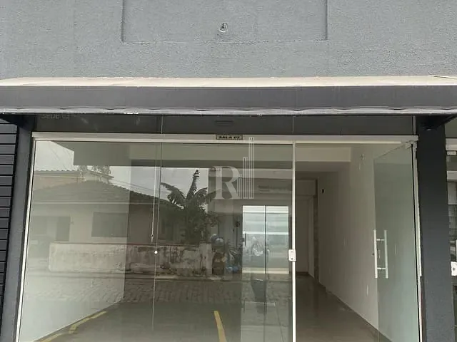Sala com 138m², à venda ou para alugar, no bairro Centro em Tijucas